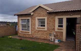 2 Bedroom Simplex in Olievenhoutbosch