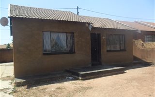 2 Bedroom House in Lethlabile