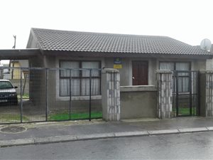 2 Bed House in Mitchells Plain Central