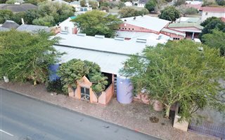 694 m² Commercial space in Bredasdorp