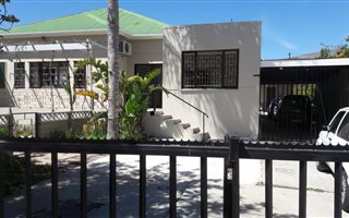 Bachelor apartment in De Doorns