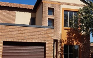 3 Bedroom Townhouse in Lephalale (Ellisras)
