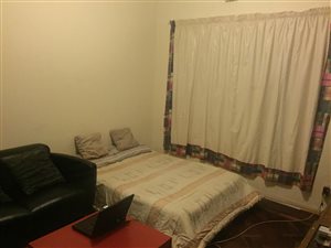 5 Bed House in Bramley North