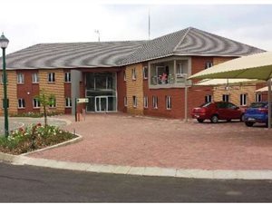 460 m² Commercial space in Maroeladal