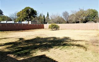 940 m² Land available in Morehill