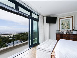 3 Bed Apartment in Higgovale
