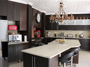 5 Bed House in Blue Bend