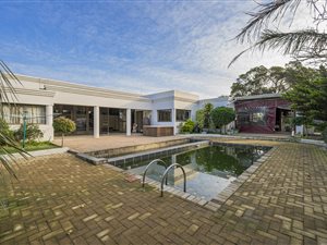 4 Bed House in Linkside