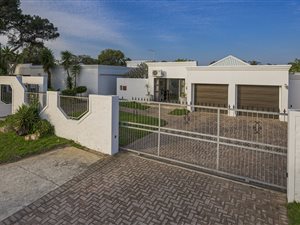 4 Bed House in Linkside