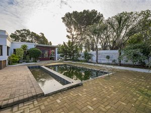 4 Bed House in Linkside