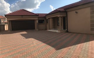4 Bedroom House in Cultura Park