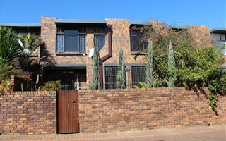 3 Bedroom Duplex in Maroelana