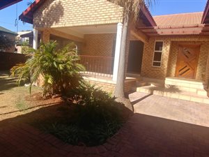 3 Bed House in Montana Park