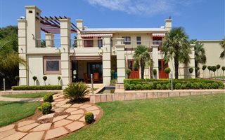 4 Bedroom House in Beaulieu