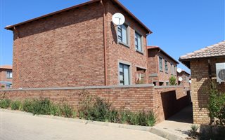 3 Bedroom Townhouse in Honeydew Manor