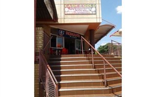 4354 m² Retail Space in Sinoville