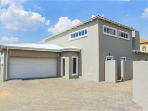 3 Bed House in Hazeldean (Silverlakes Surroundings)