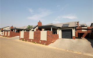 3 Bedroom Townhouse in Amberfield Valley