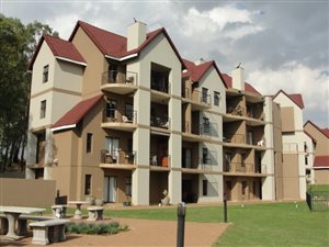 1 Bed Apartment in Zwartkop Golf Estate