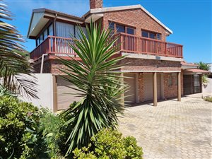 3 Bed House in Fraaiuitsig