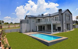 4 Bedroom House in Waterfall Country Estate