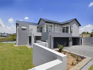 4 Bedroom House in Waterfall Country Estate