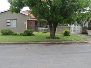 4 Bed House in Queenstown Central