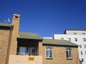 2 Bed Apartment in Die Hoewes