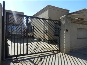 4 Bed House in Eldorado Park