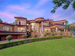 5 Bed House in Bronberg