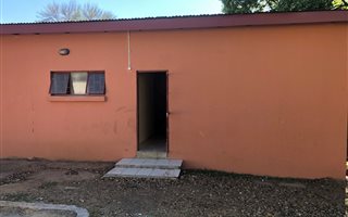 1 Bedroom Garden Cottage in Capital Park
