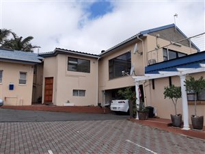 10 Bed, Bed and Breakfast in Amalinda