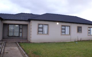 3 Bedroom House in Barry Hertzog Park