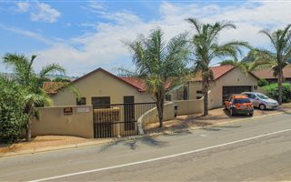 5 Bedroom House in Glenvista