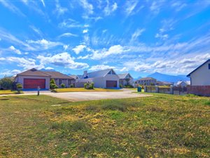 660 m² Land available in Kraaibosch