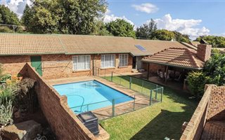 3 Bedroom Simplex in Weavind Park