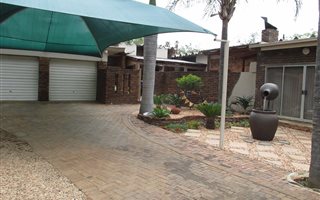 4 Bedroom House in Fauna Park