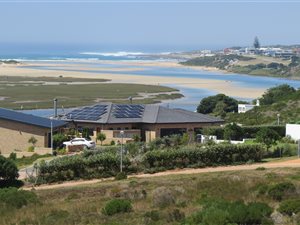 3 Bed Flat in Stilbaai