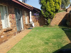 2 Bed Townhouse in Highveld