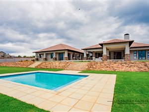 5 Bed House in Mooikloof Glen