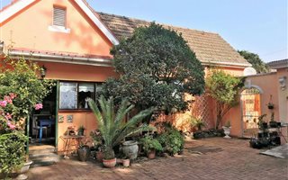 3 Bedroom House in Prestbury