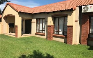 3 Bedroom Townhouse in Moreleta Park