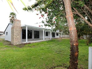 4 Bed House in Twee Rivieren