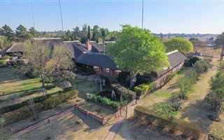 10 ha Smallholding in Mnandi AH