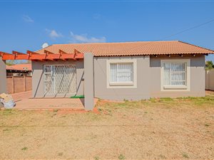 3 Bed House in Noordwyk