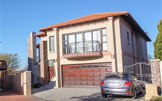 4 Bedroom House in Greenstone Hill
