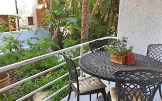 1 Bedroom Apartment in Three Anchor Bay