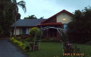 3 Bedroom House in Hayfields