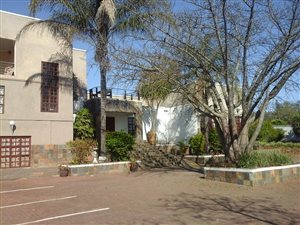 41 Bed House in Albert Falls