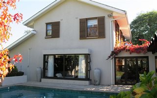 4 Bedroom House in Blaauwklippen